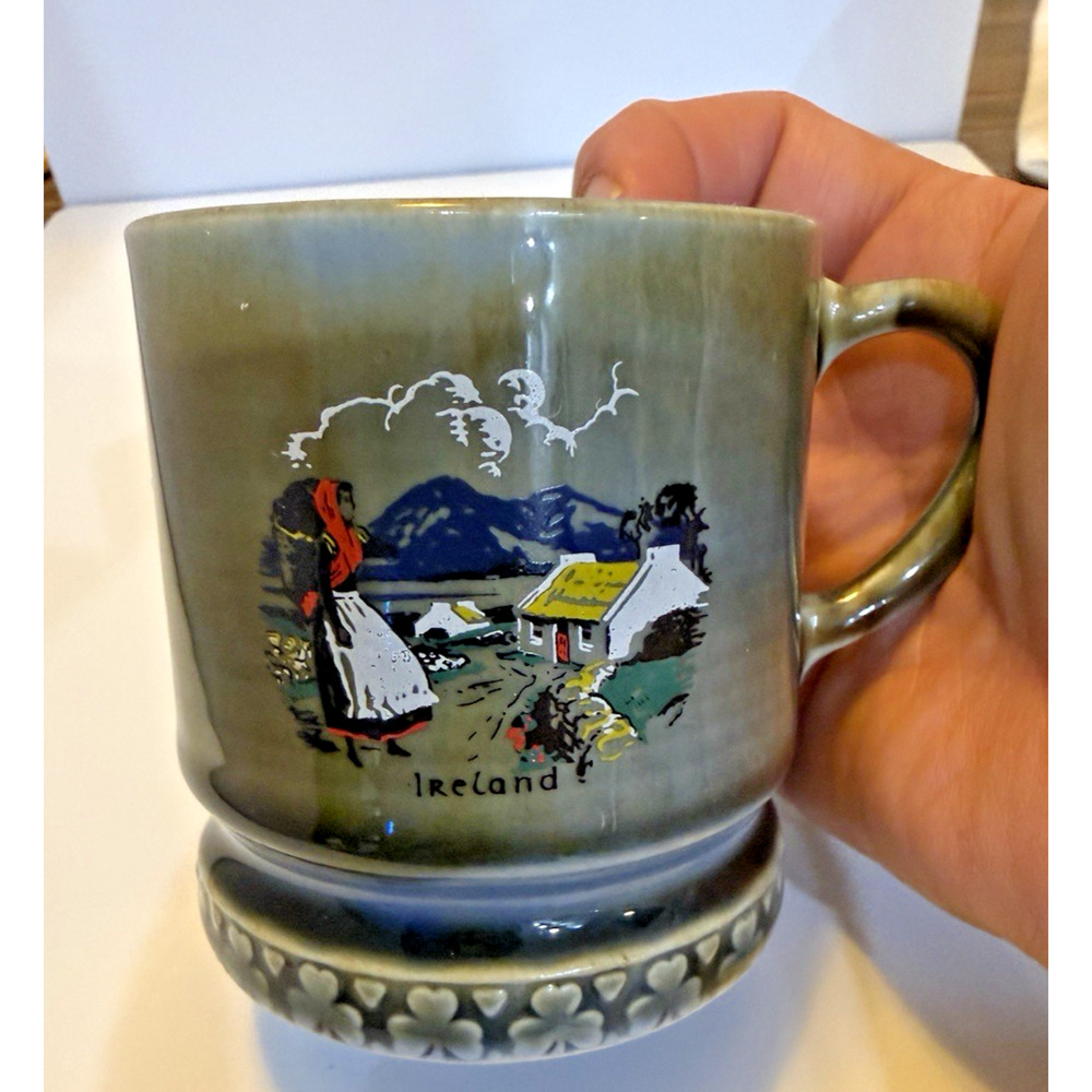 Vintage Wade Irish Porcelain Mug Colleen Cottage Shamrock Base Ireland - Picture 6 of 7